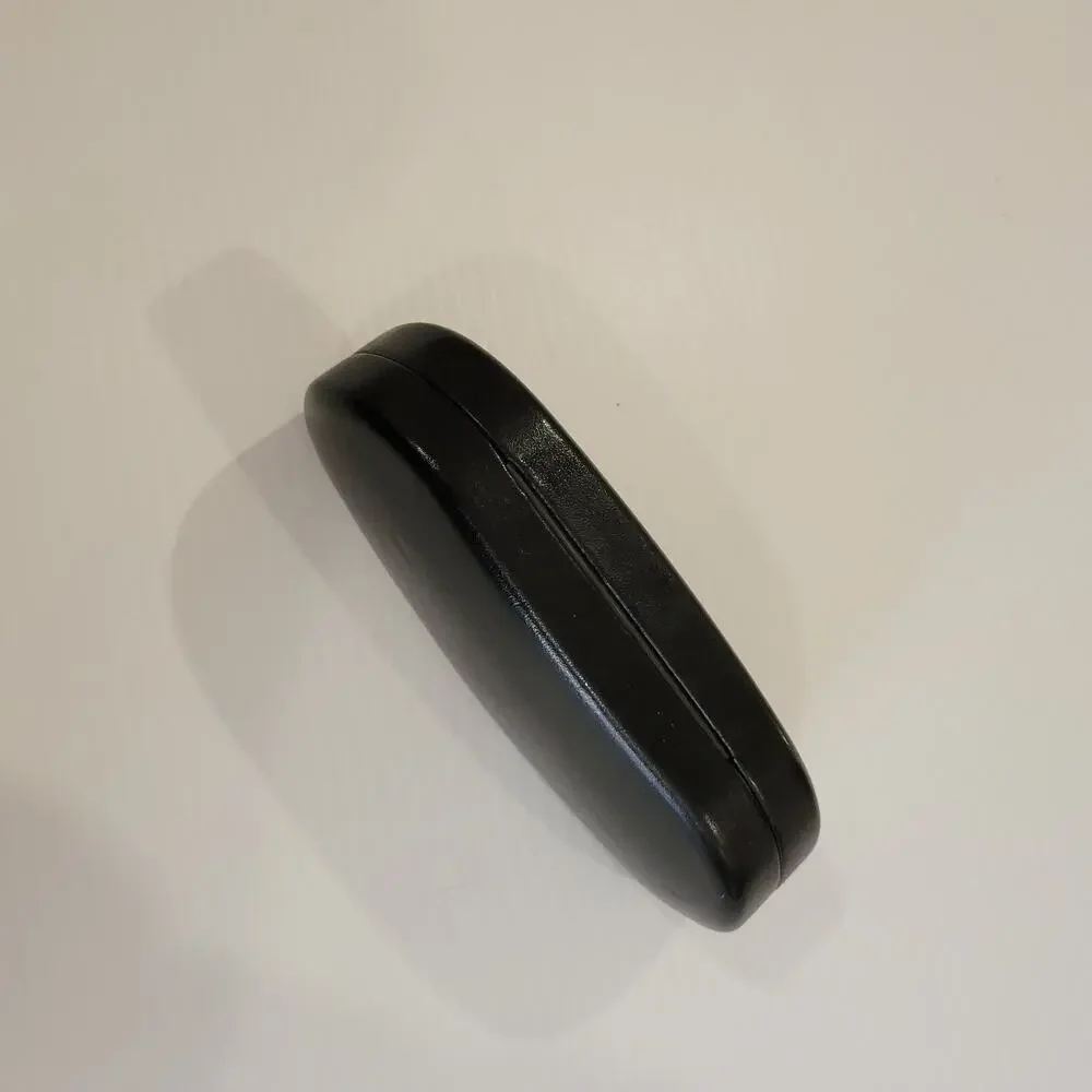 Ray-ban hard clamshell sunglasses eyeglasses case with cleaning cloth 0304